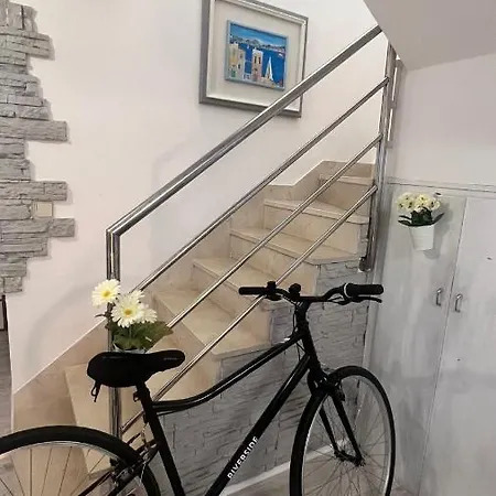 منزل ريفي Nika One Minute From -beach زادار