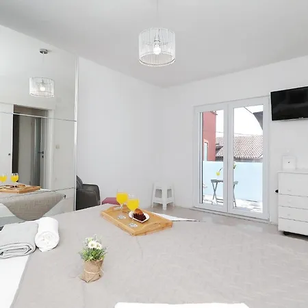 Nika One Minute From -beach منزل ريفي