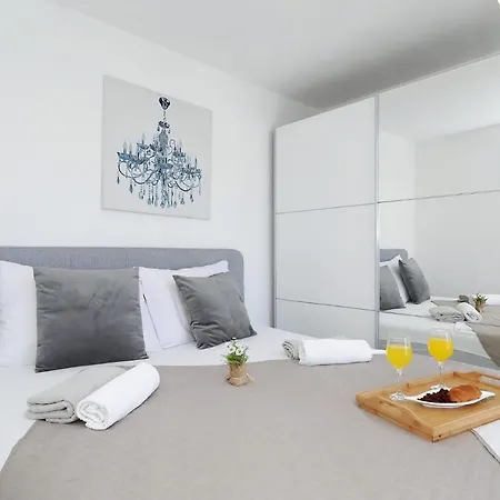 Nika One Minute From -beach منزل ريفي زادار