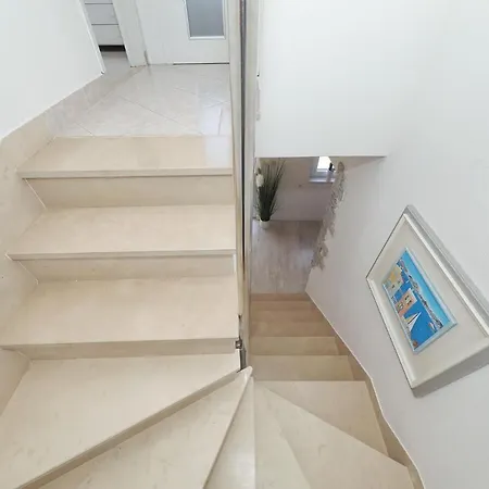 Nika One Minute From -beach منزل ريفي زادار