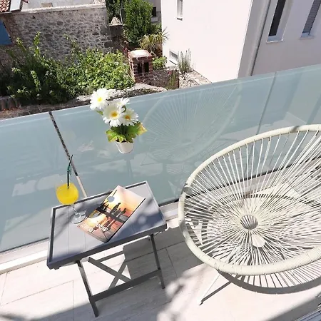 منزل ريفي Nika One Minute From -beach زادار