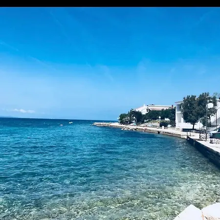 Nika One Minute From -beach زادار