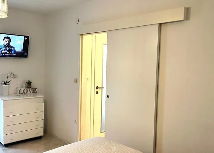 Nika One Minute From -beach Lantställe