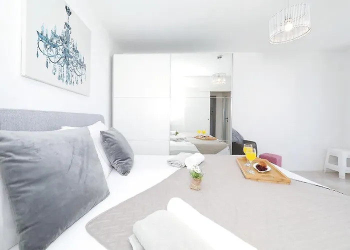 Nika One Minute From -beach Lantställe *