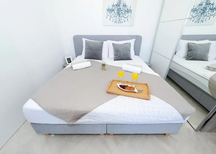 Lantställe Nika One Minute From -beach