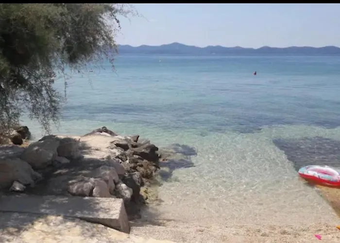 Nika One Minute From -beach Lantställe